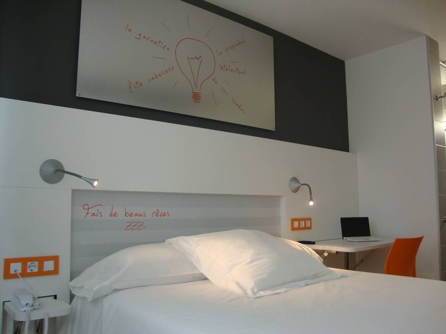 Hotel Bed4U Pamplona Room photo